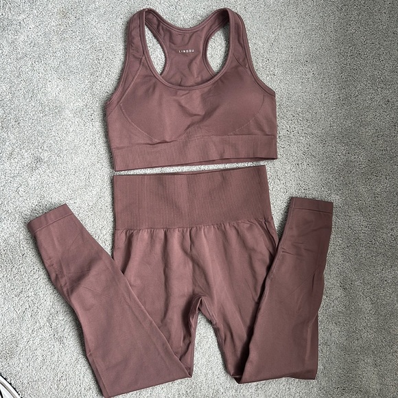 Lingdu Two Piece Yoga Set - Picture 3 of 9